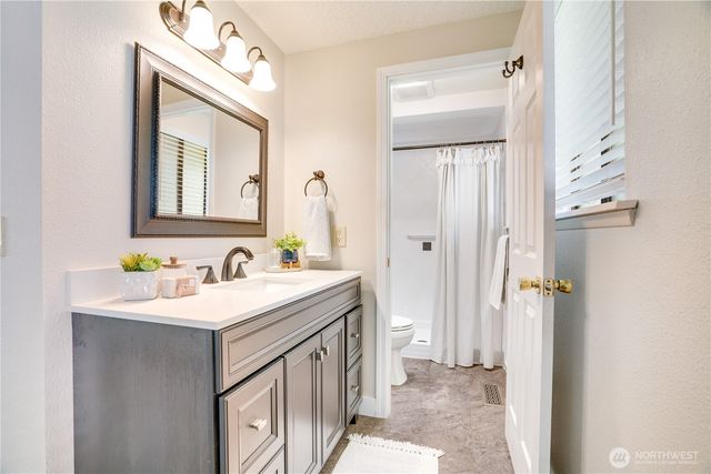 2925 SE Royalwood Place, Port Orchard, WA 98367