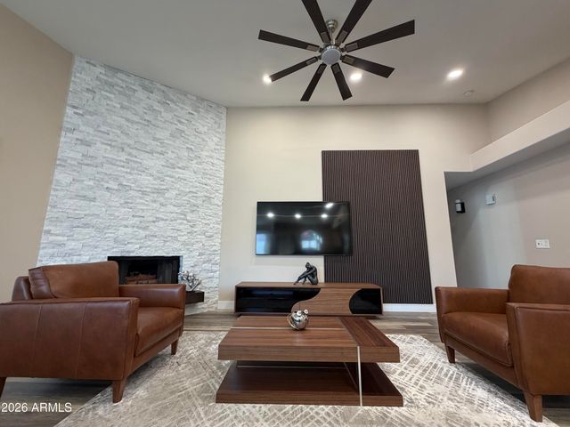 473 W SMOKE TREE Road, Gilbert, AZ 85233