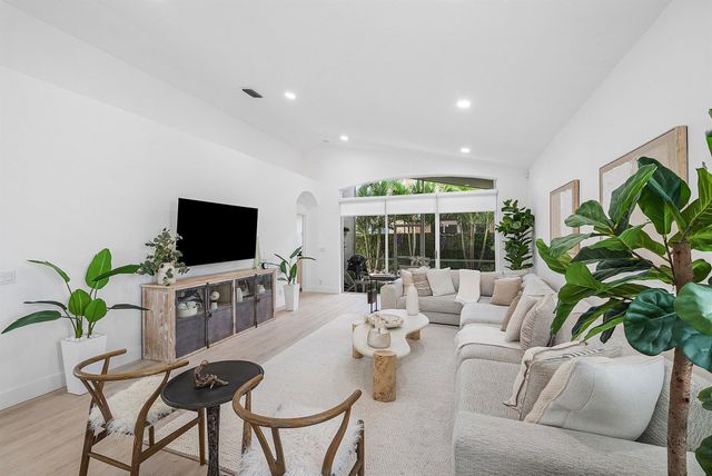 15553 Canabria Lane, Delray Beach, FL 33446