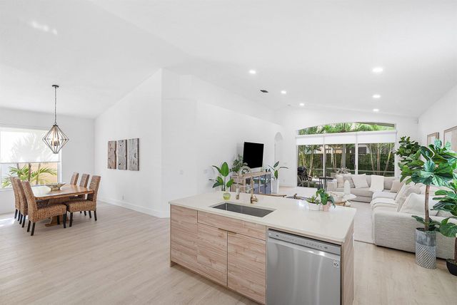 15553 Canabria Lane, Delray Beach, FL 33446