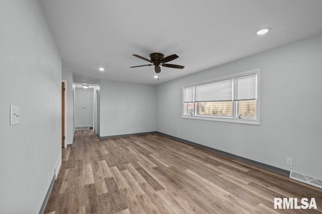 2926 W LOMBARD Street, Davenport, IA 52804