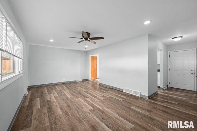 2926 W LOMBARD Street, Davenport, IA 52804