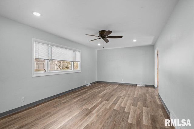 2926 W LOMBARD Street, Davenport, IA 52804