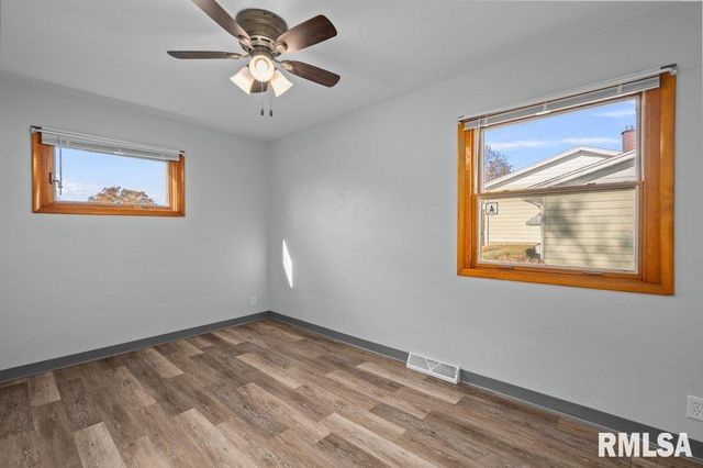 2926 W LOMBARD Street, Davenport, IA 52804