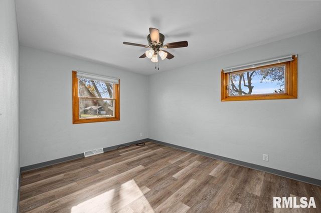 2926 W LOMBARD Street, Davenport, IA 52804