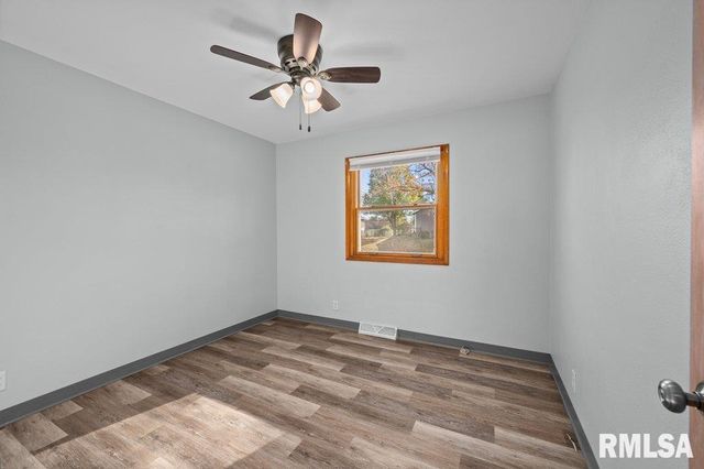 2926 W LOMBARD Street, Davenport, IA 52804