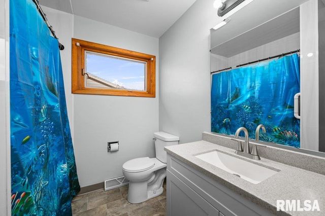 2926 W LOMBARD Street, Davenport, IA 52804