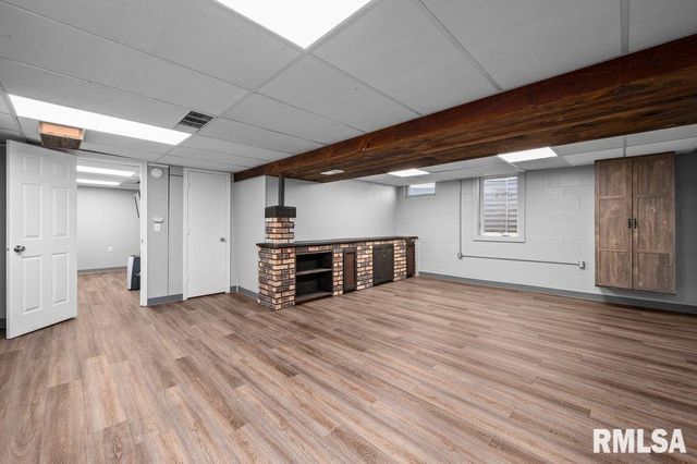 2926 W LOMBARD Street, Davenport, IA 52804