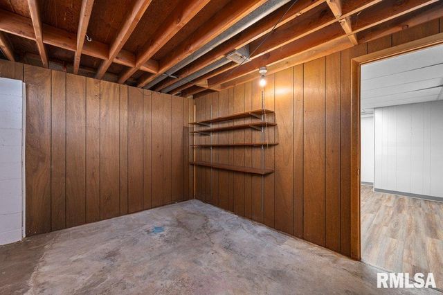 2926 W LOMBARD Street, Davenport, IA 52804