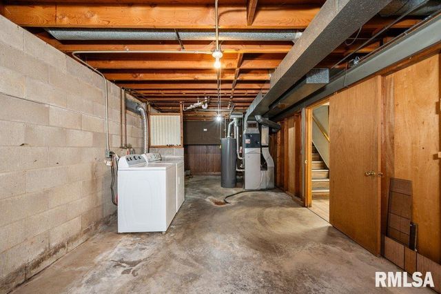 2926 W LOMBARD Street, Davenport, IA 52804