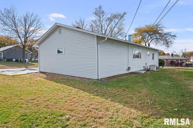 2926 W LOMBARD Street, Davenport, IA 52804