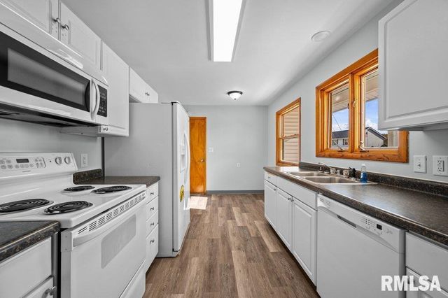 2926 W LOMBARD Street, Davenport, IA 52804