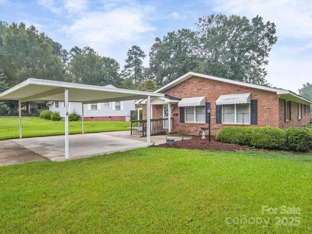 1400 Berry Street, Wadesboro, NC 28170