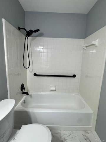 31844 Kelly Road 4, Roseville, MI 48066