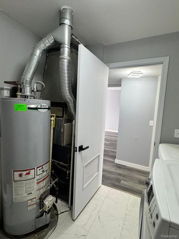 31844 Kelly Road 4, Roseville, MI 48066