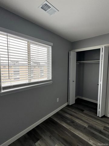 31844 Kelly Road 4, Roseville, MI 48066