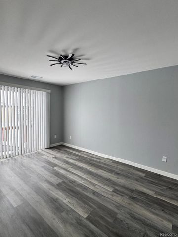 31844 Kelly Road 4, Roseville, MI 48066