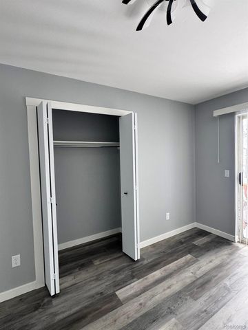 31844 Kelly Road 4, Roseville, MI 48066