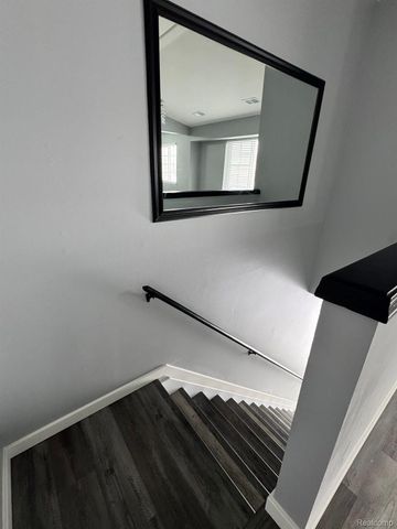 31844 Kelly Road 4, Roseville, MI 48066