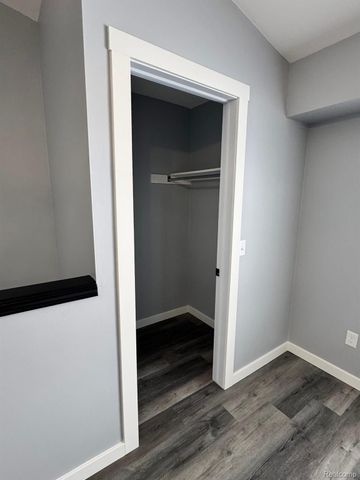 31844 Kelly Road 4, Roseville, MI 48066