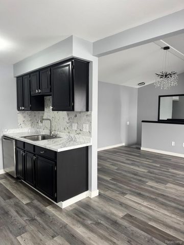 31844 Kelly Road 4, Roseville, MI 48066