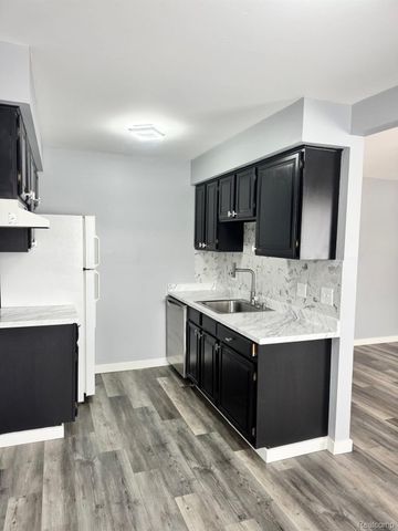 31844 Kelly Road 4, Roseville, MI 48066