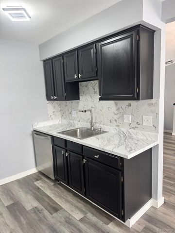 31844 Kelly Road 4, Roseville, MI 48066