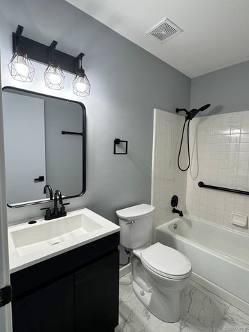 31844 Kelly Road 4, Roseville, MI 48066