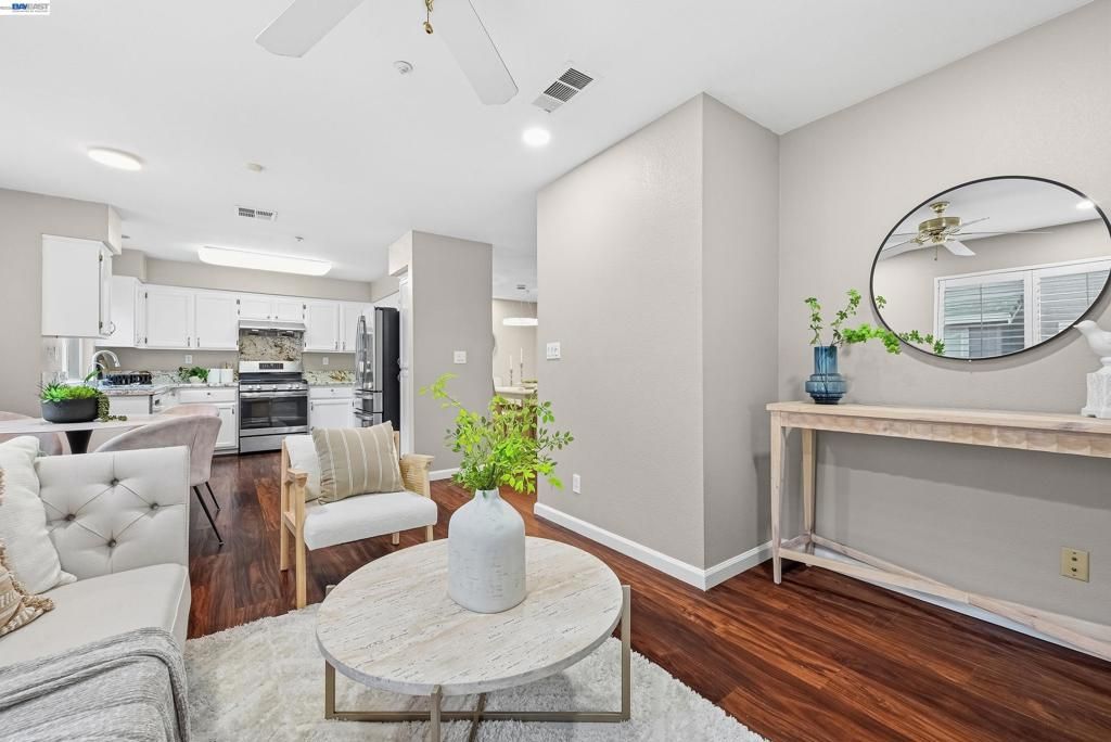 Image 10 of property listing at 4813 Boxwood Way 120, Dublin, CA 94568