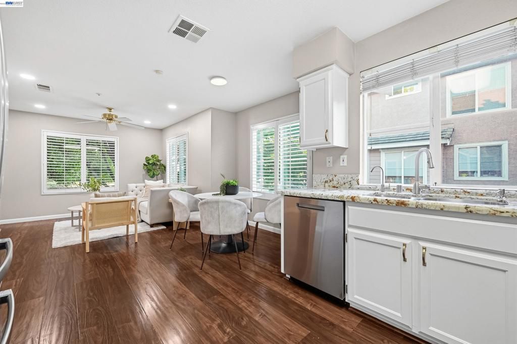 Image 11 of property listing at 4813 Boxwood Way 120, Dublin, CA 94568
