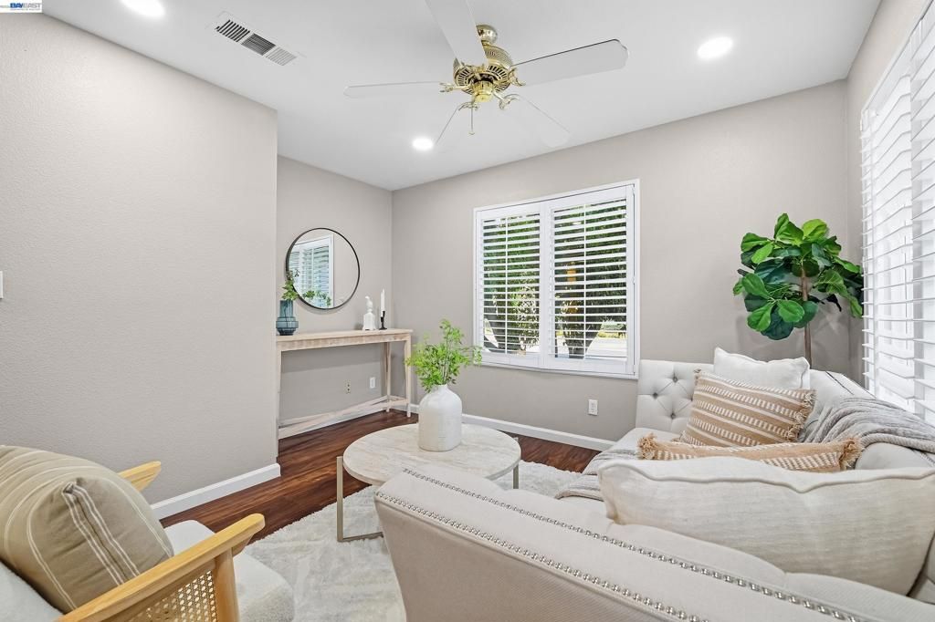 Image 6 of property listing at 4813 Boxwood Way 120, Dublin, CA 94568