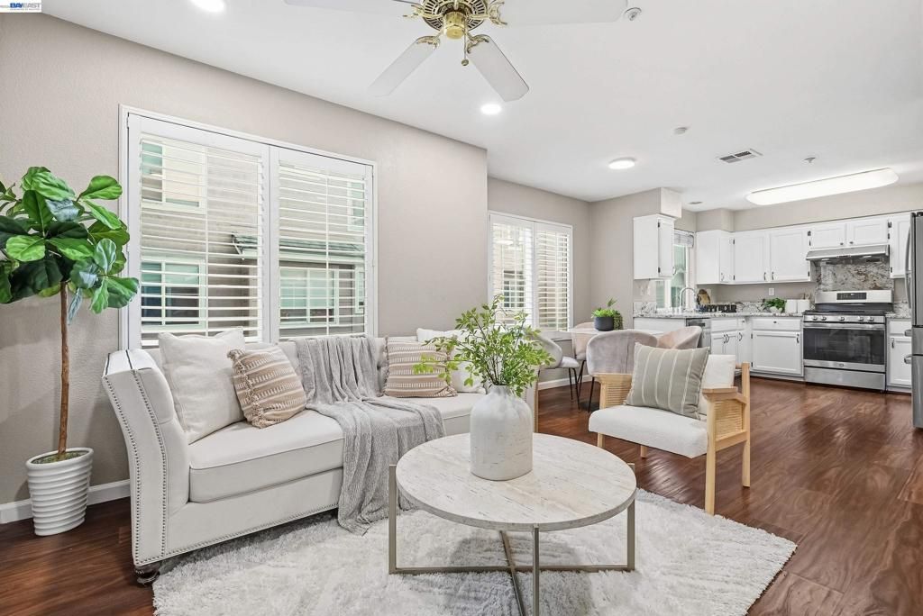 Image 9 of property listing at 4813 Boxwood Way 120, Dublin, CA 94568
