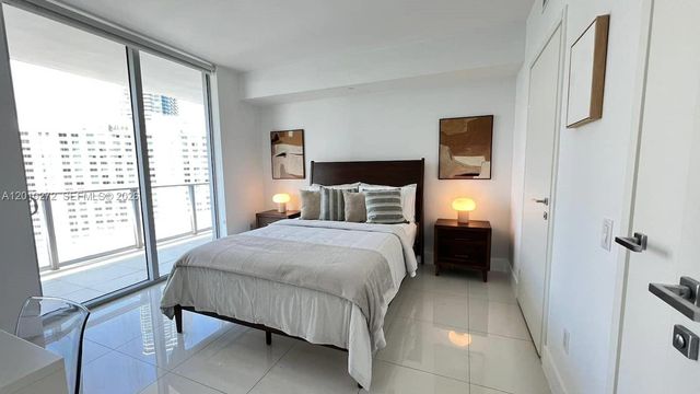 1300 Brickell Bay Dr 3400, Miami, FL 33131