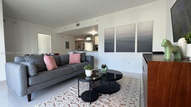 1300 Brickell Bay Dr 3400, Miami, FL 33131