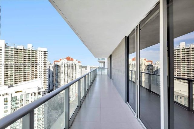 1300 Brickell Bay Dr 3400, Miami, FL 33131