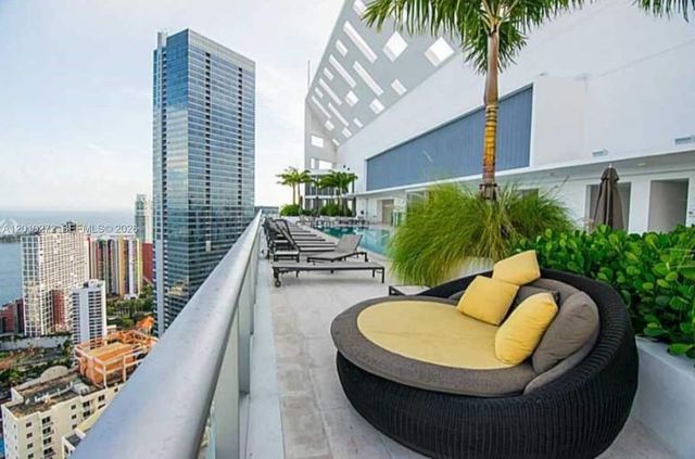 1300 Brickell Bay Dr 3400, Miami, FL 33131