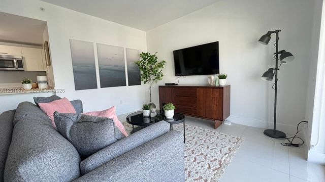 1300 Brickell Bay Dr 3400, Miami, FL 33131