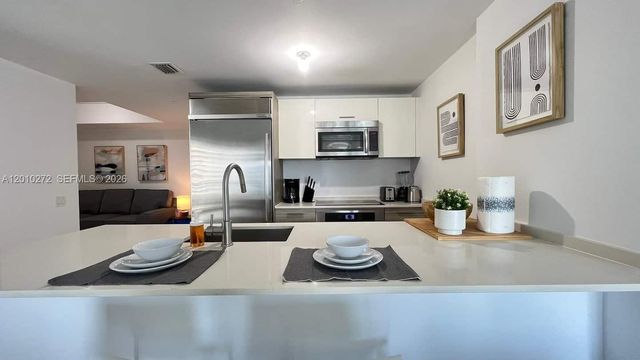 1300 Brickell Bay Dr 3400, Miami, FL 33131