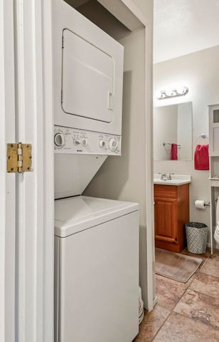 901 Country Club Drive SE APT D, Rio Rancho, NM 87124