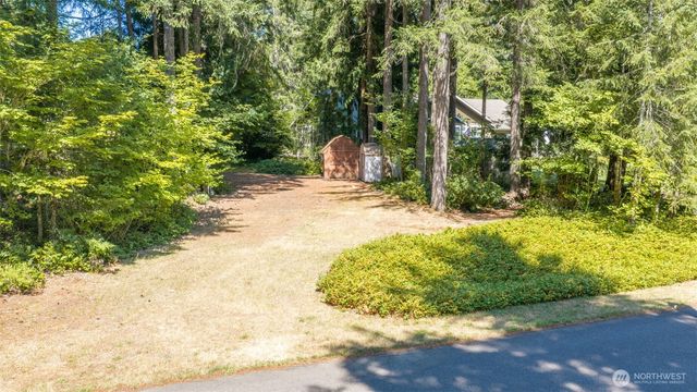 61 N Mt Noyes Way, Hoodsport, WA 98548