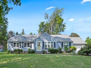 16 Highland Ave, Holden, MA 01520
