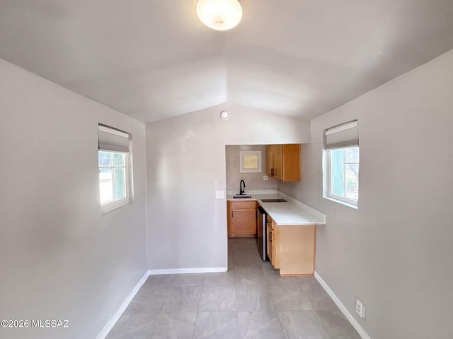 1245 N 1st Avenue, Tucson, AZ 85719
