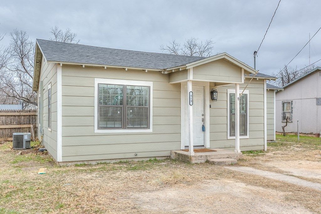 Image 2 of property listing at 419 E 29th St, San Angelo, TX 76903