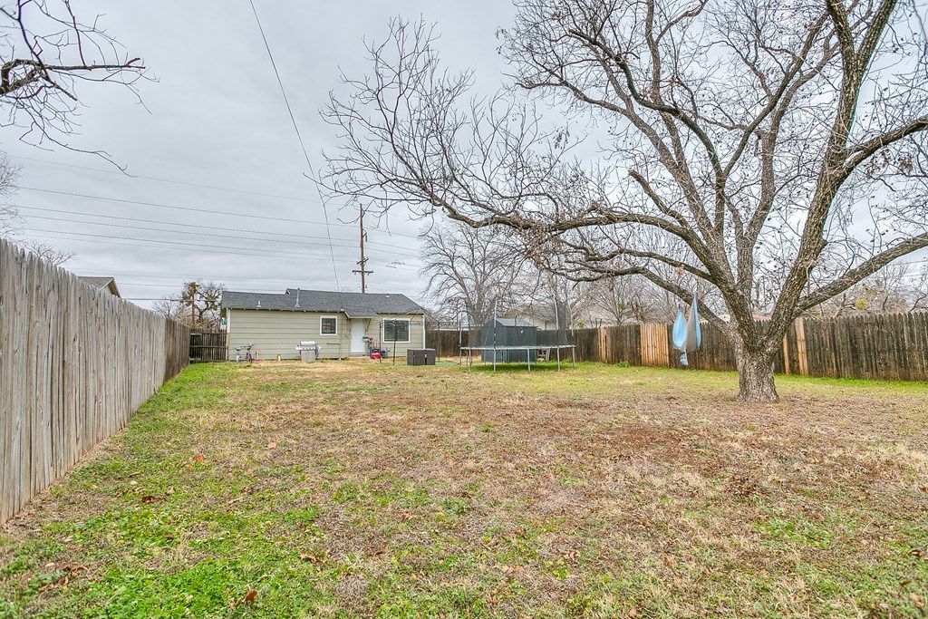 Image 25 of property listing at 419 E 29th St, San Angelo, TX 76903