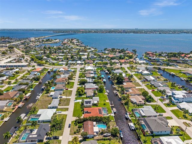 1432 VENETIAN COURT, Cape Coral, FL 33904