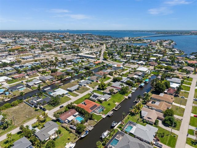 1432 VENETIAN COURT, Cape Coral, FL 33904