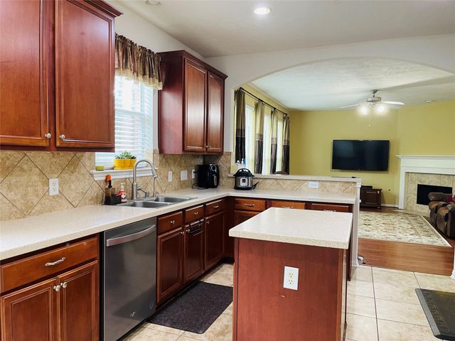 2 Bryce Branch Circle, The Woodlands, TX 77382