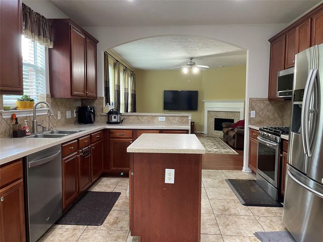 2 Bryce Branch Circle, The Woodlands, TX 77382