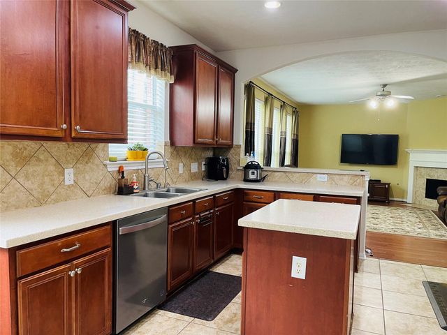2 Bryce Branch Circle, The Woodlands, TX 77382