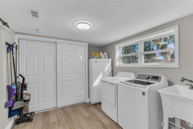 1155 WELLS AVENUE, Tavares, FL 32778